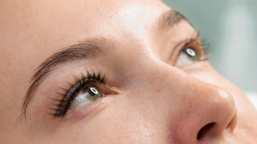 lash lifting vantagens e desvantagens